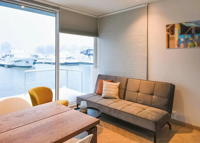 House Boat Trinidad 5* Maastricht