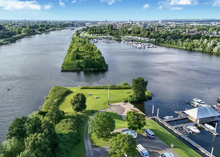 House Boat Trinidad Botel Maastricht