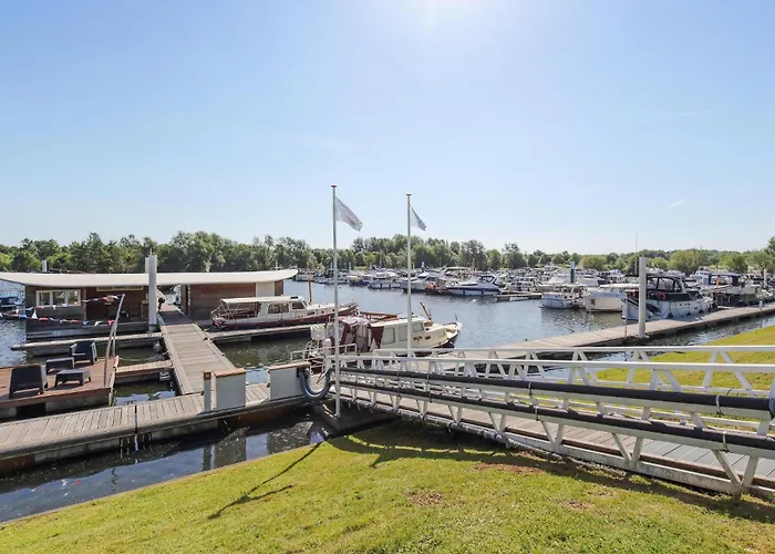 Botel House Boat Trinidad 5*