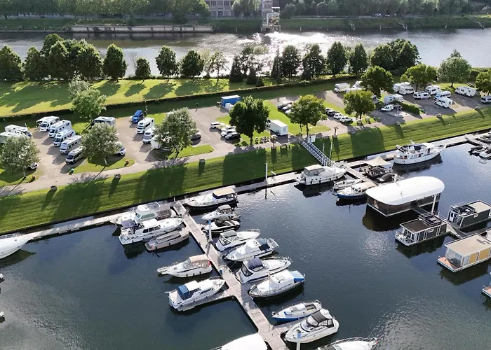 House Boat Trinidad 5*