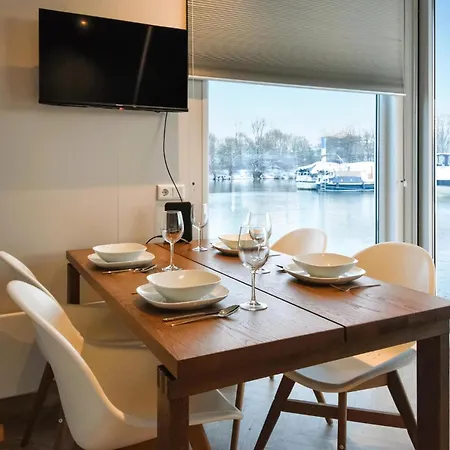 House Boat Trinidad 船屋 5*