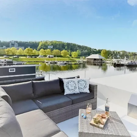 House Boat Trinidad 船屋