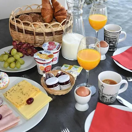 House Boat Trinidad 船上ホテル 5*