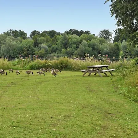 House Boat Trinidad 船上ホテル