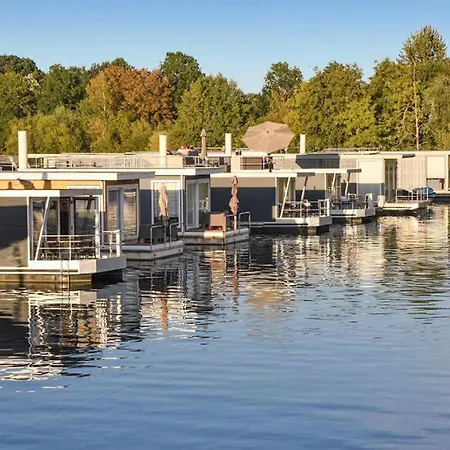 House Boat Trinidad 船上ホテル 5*